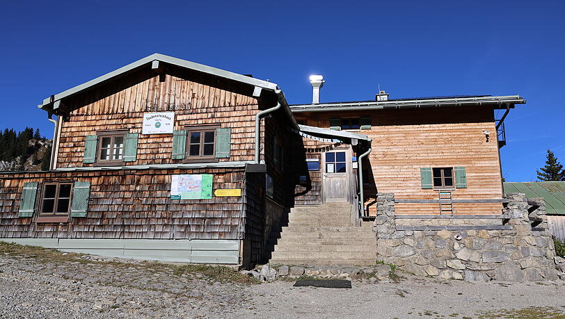 Ein beliebtes Wanderziel im Herbst: das Taubensteinhaus im Spitzingseegebiet.
