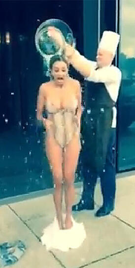 Verona Pooth: Der heiße Auftritt bei der Ice Bucket Challenge...