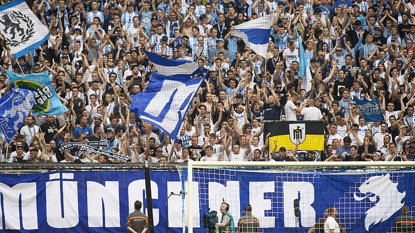 Ungeliebter Ort: Fans des TSV 1860 in der Allianz Arena.