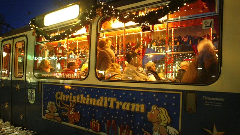 Die Christkindl-Tram der MVG. Die Christkindl-Tram der MVG.