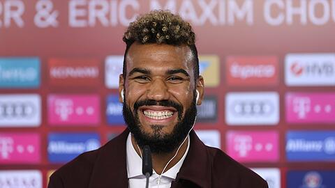 Eric Maxim Choupo-Moting  bei seiner offiziellen Vorstellung als Neuzugang des FC Bayern.