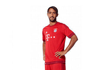 Mehdi Benatia: Note 4. Der Marokkaner stand für den (immer noch leicht angeschlagenen) Boateng in der Startelf. Sein erster Einsatz von Beginn an im Bayern-Trikot seit August. Defensiv ordentlich, vergab eine gute Kopfballchance (59.) - ziemlich frei. Verlor oft den Halt, lang wiederholt auf dem Hosenboden &ndash; bis ihn Guardiola durch Boateng ersetzte.