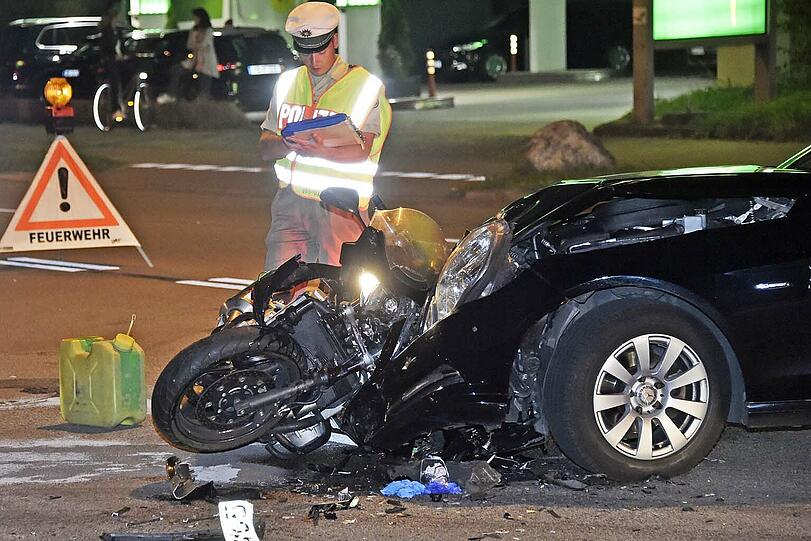 Bei dem Unfall wurde der Motorradfahrer schwer verletzt.