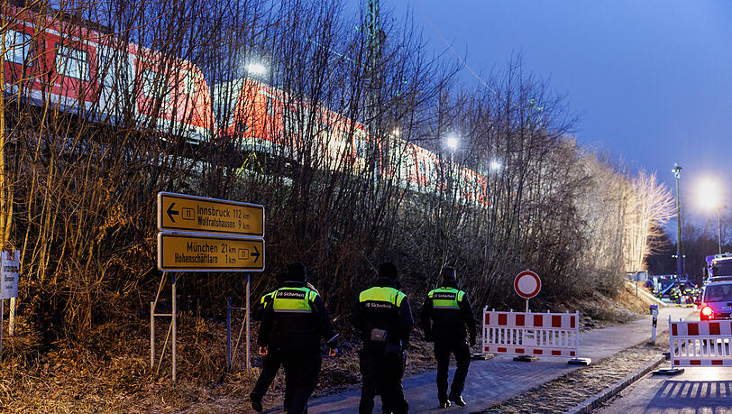 Die Unfallstelle in Schäftlarn am Mittwochmorgen. Die Unfallstelle in Schäftlarn am Mittwochmorgen.