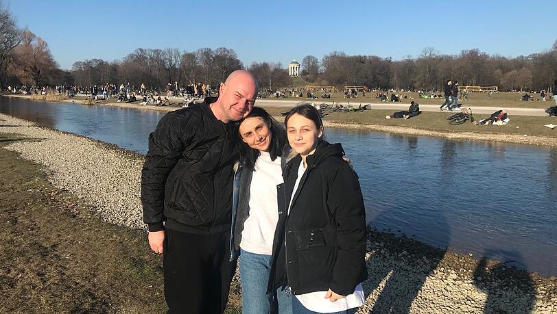 Nächster Spazierstopp am Englischen Garten: Eisbach und Monopteros muss man natürlich schon auch herzeigen als Münchnerin. Nächster Spazierstopp am Englischen Garten: Eisbach und Monopteros muss man natürlich schon auch herzeigen als Münchnerin.