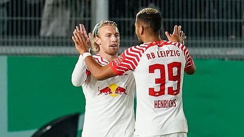 Emil Forsberg (l) erzielte den frühen Führungstreffer für Leipzig.