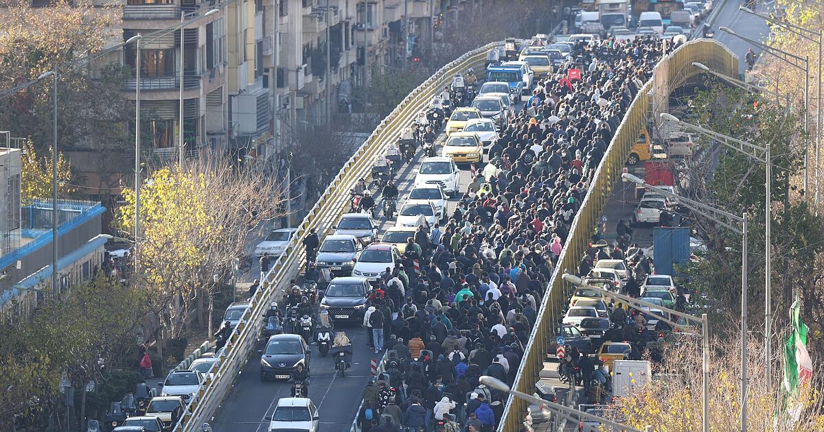 Protest-in-Teheran-Pr-sident-Peseschkian-ruft-zu-Dialog-auf