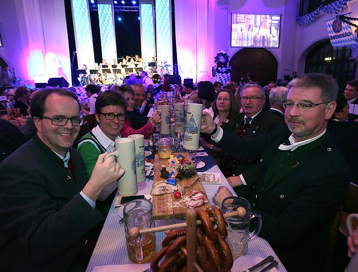 Fonsis Starkbieranstich 2013 im Löwenbräukeller - Die besten Bilder