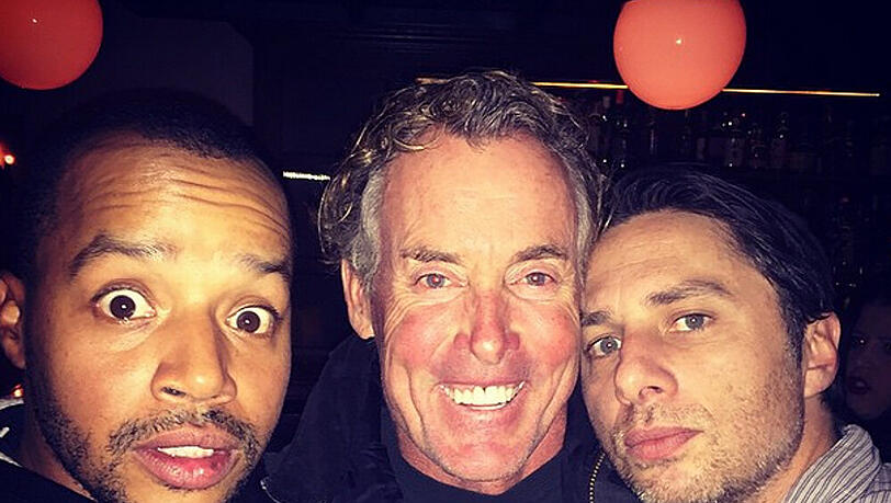 Zach Braff (r.) ist hoch erfreut darüber, seine Kollegen John C. McGinley und Donald Faison (l.) wiederzusehen Zach Braff (r.) ist hoch erfreut darüber, seine Kollegen John C. McGinley und Donald Faison (l.) wiederzusehen