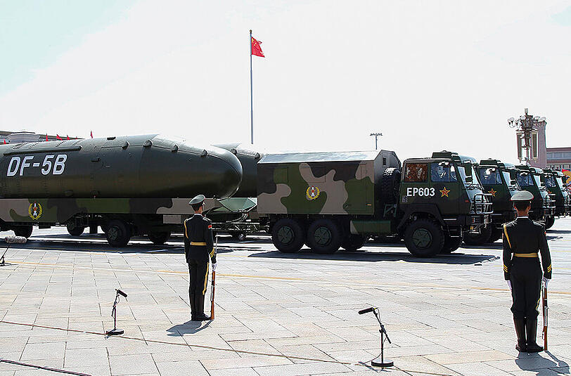 Bei der größten Militärparade seiner Geschichte hat China seine neuen Superwaffen präsentiert.
