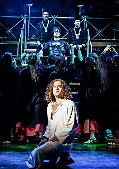 Szene aus "Jesus Christ Superstar" in der vom Komponisten autorisierten Produktion des Deutschen Theaters