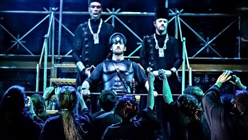 Szene aus "Jesus Christ Superstar" in der vom Komponisten autorisierten Produktion des Deutschen Theaters Szene aus "Jesus Christ Superstar" in der vom Komponisten autorisierten Produktion des Deutschen Theaters