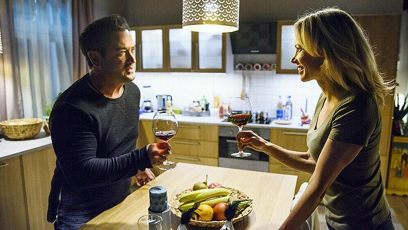 "Alles was zählt": Marian (Sam Eisenstein) hat keine Lust, länger die zweite Geige bei Lena (Birte Glang) zu spielen. "Alles was zählt": Marian (Sam Eisenstein) hat keine Lust, länger die zweite Geige bei Lena (Birte Glang) zu spielen.