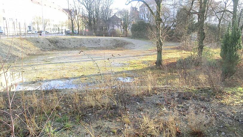 Einsteinstraße/Ecke Grillparzerstraße: Hier wird ein Altenheim entstehen. Einsteinstraße/Ecke Grillparzerstraße: Hier wird ein Altenheim entstehen.
