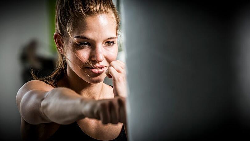 Die ehemalige Kunstturnerin Ramona Arendt lebt in München und ist als Fitness- und Mentaltrainerin tätig. Die ehemalige Kunstturnerin Ramona Arendt lebt in München und ist als Fitness- und Mentaltrainerin tätig.