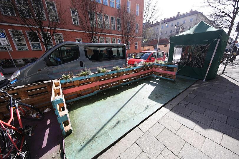An der Türkenstraße sitzt kein einziger Student.
