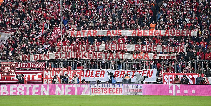 Februar 2017: Auch hier nehmen die Fans Bezug auf eine Aussage von Rummenigge. Dieser hatte die Winter-Trainingslager in Katar damit begründet, dass der Klub aus "Aberglaube" in den Wüstenstaat reise, da man seitdem "sehr viele Titel" gewonnen habe.