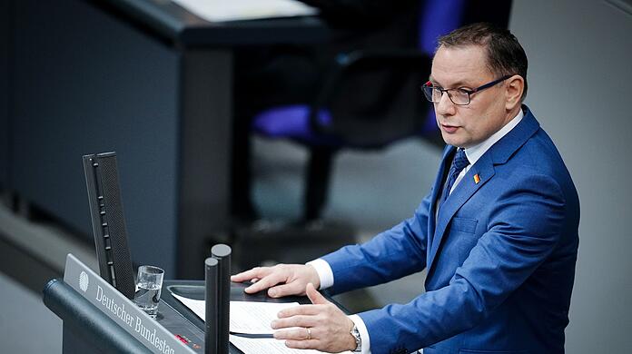 AfD-Vorsitzender Tino Chrupalla legte gemeinsam mit dem russischen Botschafter Kränze nieder.