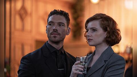 Vielsagende Blicke: Michael Kavanagh (James Nelson-Joyce) und Partnerin Diana (Hannah Onslow) verfolgen in "This City Is Ours" ihre ganz eigenen Ziele.