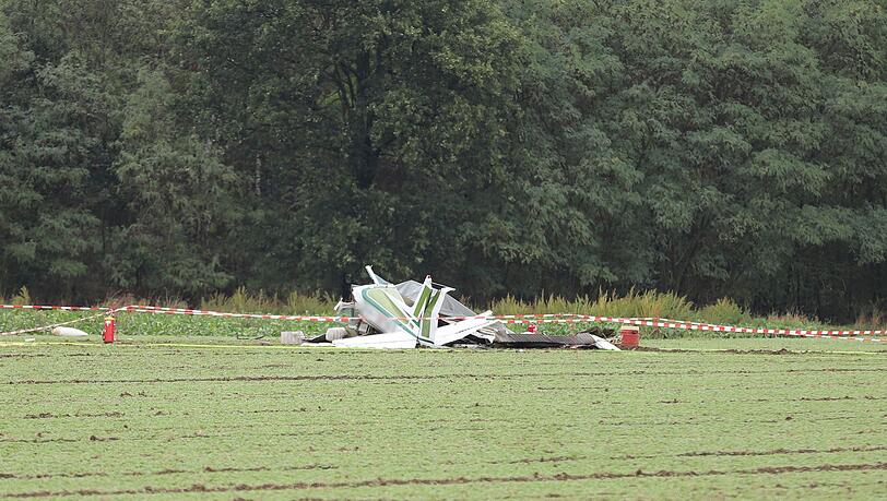 Die dreiköpfige Besatzung der Maschine überlebte den Absturz nicht. Die dreiköpfige Besatzung der Maschine überlebte den Absturz nicht.