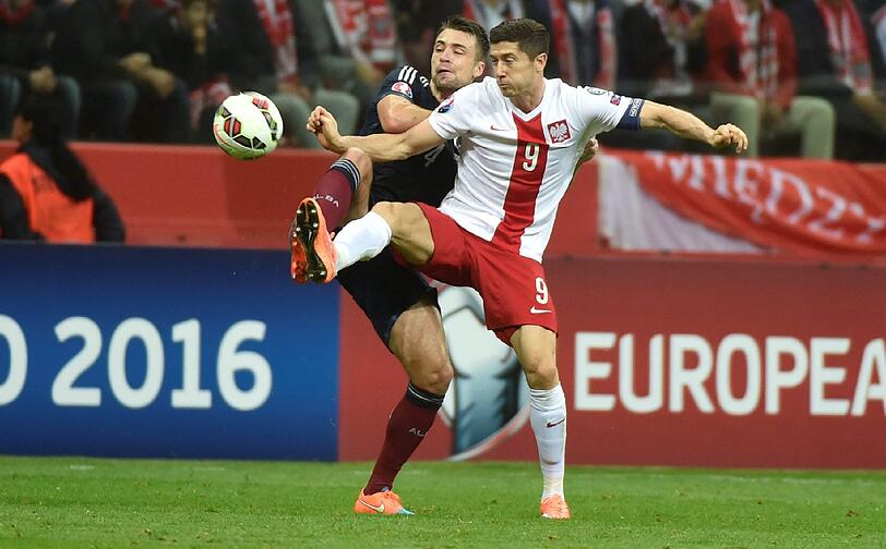 Bayern-Stürmer Robert Lewandowski steht im Aufgebot der polnischen Nationalmannschaft, die am 13. Juni in Warschau ein EM-Qualifikationsspiel gegen Georgien bestreitet. Drei Tage später (16. Juni) steht in Danzig noch ein Freundschaftsspiel gegen Griechenland auf dem Programm.