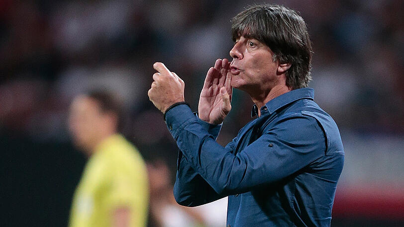 Hat seiner Mannschaft noch ein bisschen was zu flüstern: Bundestrainer Joachim Löw.