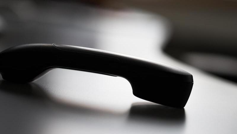 Ein abgelegter Telefonhörer. Foto: Rolf Vennenbernd/Archiv Ein abgelegter Telefonhörer. Foto: Rolf Vennenbernd/Archiv