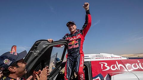 Carlos Sainz feiert seinen dritten Erfolg bei der Rallye Dakar.