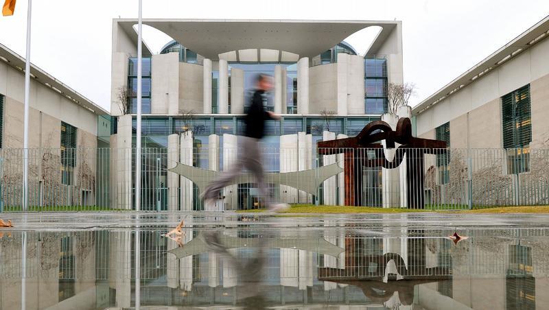 Ein verdächtiges Paket kam am Dienstag ins Kanzleramt Ein verdächtiges Paket kam am Dienstag ins Kanzleramt