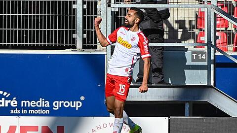Sarpreet Singh und Jahn Regensburg jubeln über die nächsten drei Punkte.