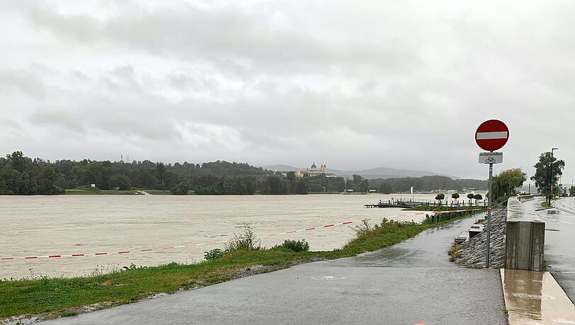 Rund 140 Schiffe sitzen in Österreich auf der Donau fest.