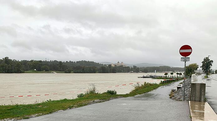 Rund 140 Schiffe sitzen in Österreich auf der Donau fest.