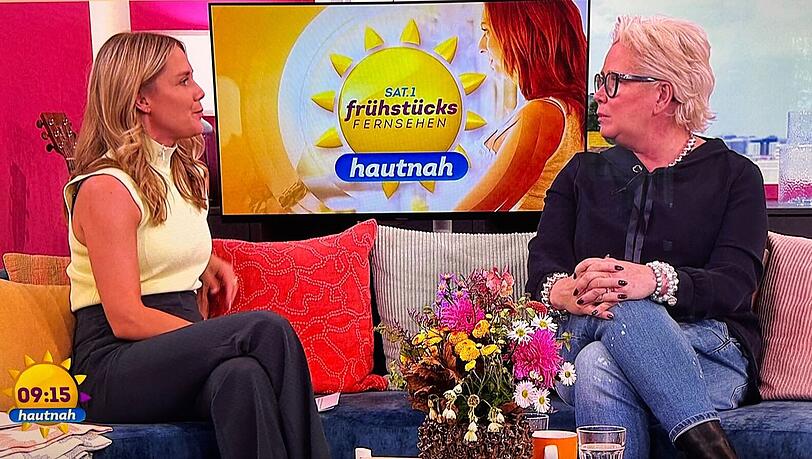 Alina Merkau leistet sich gegenüber Claudia Effenberg einen Fauxpas im "Sat.1 Frühstücksfernsehen".