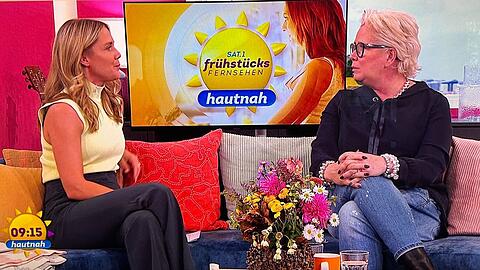 Alina Merkau leistet sich gegenüber Claudia Effenberg einen Fauxpas im "Sat.1 Frühstücksfernsehen".
