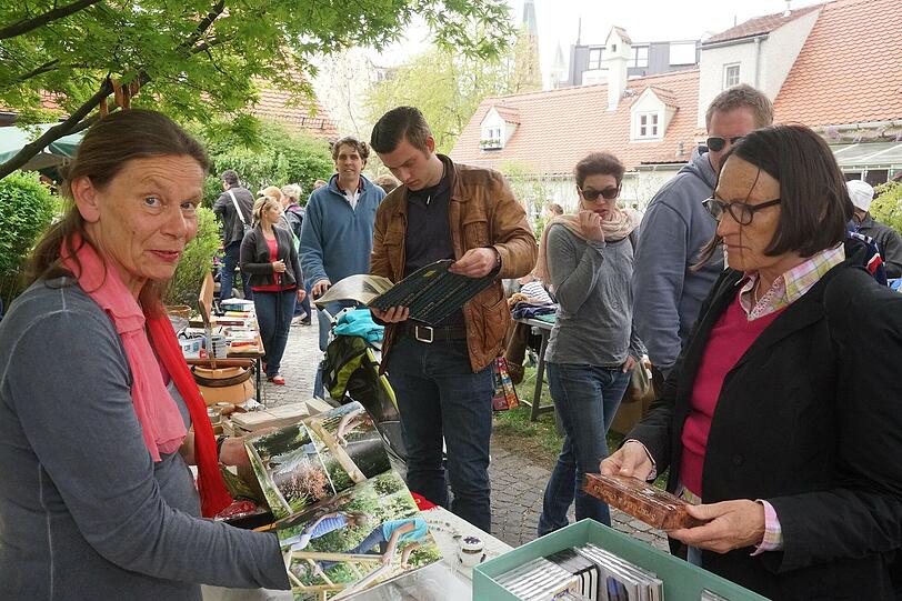 Viele Besucher auch auf dem Haidhausener Hofflomarkt.