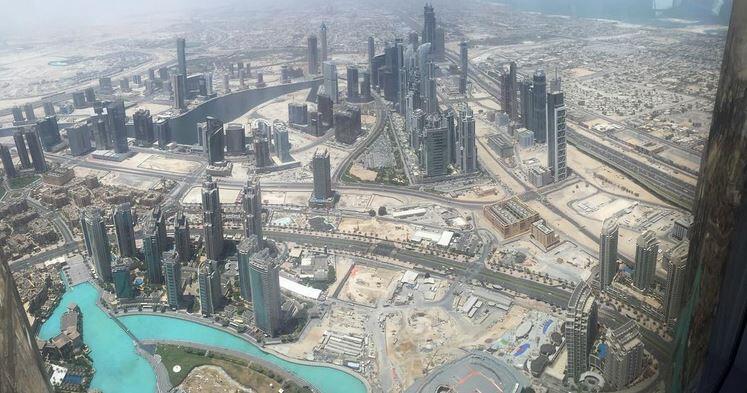 ...und erklomm dort den höchsten Wolkenkratzer der Welt - der Burj Khalifa-Tower ist sagenhafte 828 Meter hoch.
