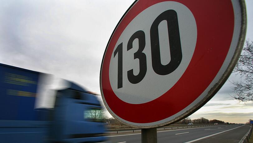 Angesichts der Energie-Importe aus Russland nimmt die Tempolimit-Debatte wieder Fahrt auf.