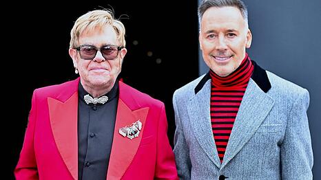 Elton John und David Furnish 2026 in Paris.
