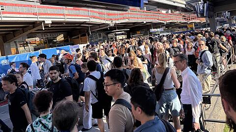 Das Gedr&auml;nge am Starnberger Fl&uuml;gelbahnhof ist zeitweise be&auml;ngstigend.