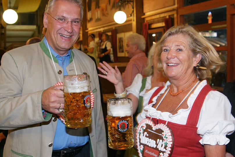 Politik trifft Schauspielkunst: Bayerns Innenminister Joachim Herrmann mit Jutta Speidel.