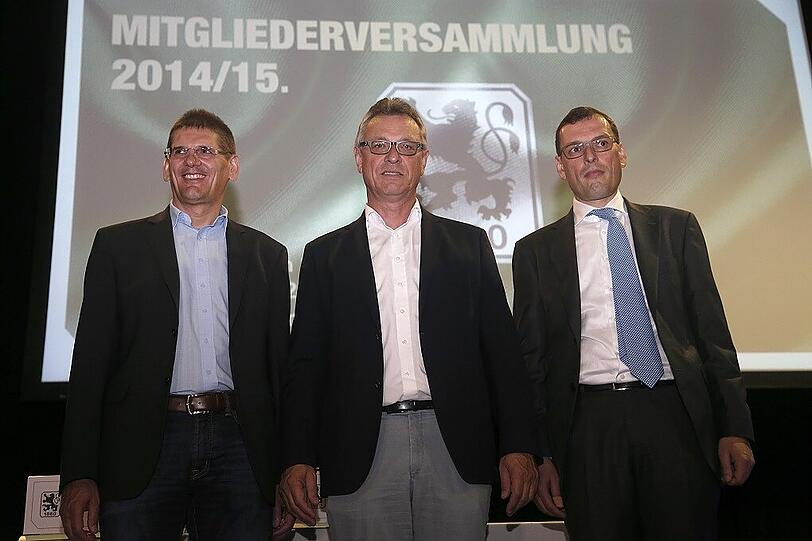 Sportchef Gerhard Poschner galt nach der Horror-Saison mit Rettung in letzter Not als gescheitert. Die beiden Geschäftsführer Markus Rejek und Noor Basha nahmen nach Poschners Degradierung das Zepter in die Hand.