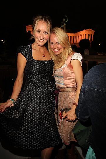 Renata Kochta mit Rechtsanwältin Nadja Anna zu Schaumburg-Lippe