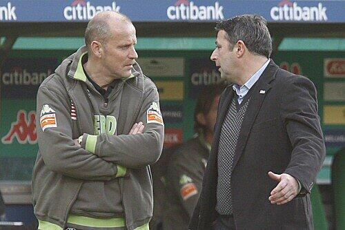 Krisen-Gipfel: Werder-Trainer Thomas Schaaf (l.) mit Sportchef Klaus Allofs.