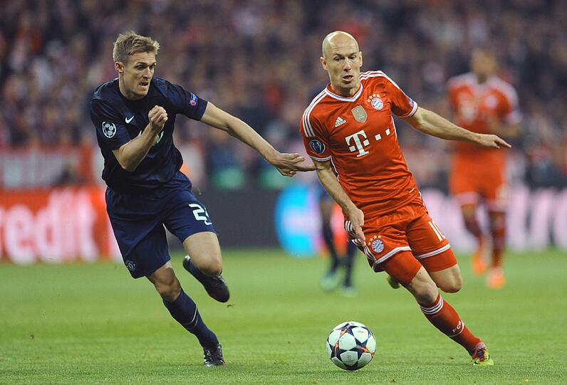 ARJEN ROBBEN: NOTE 2.
Ein Vorbild an Ehrgeiz und Einsatz. Erst der alte Robben, der Nichtabspieler. Dann der neue, Flanke &ndash; mit rechts! &ndash; auf Müller vorm 2:1. Beim 3:1 dann zu Recht wieder eigensinnig.
