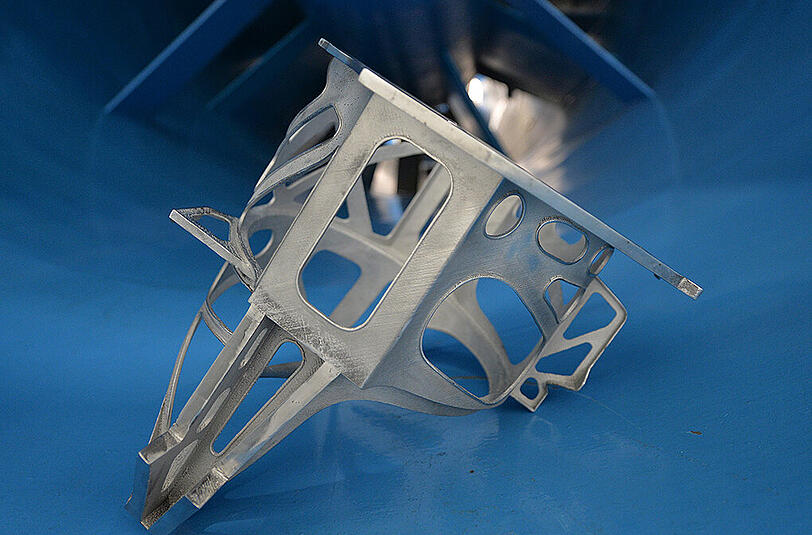 Ein am 3D-Drucker hergestellten Halter für einen Hydrauliktbehälter im Airbus-Werk Bremen.