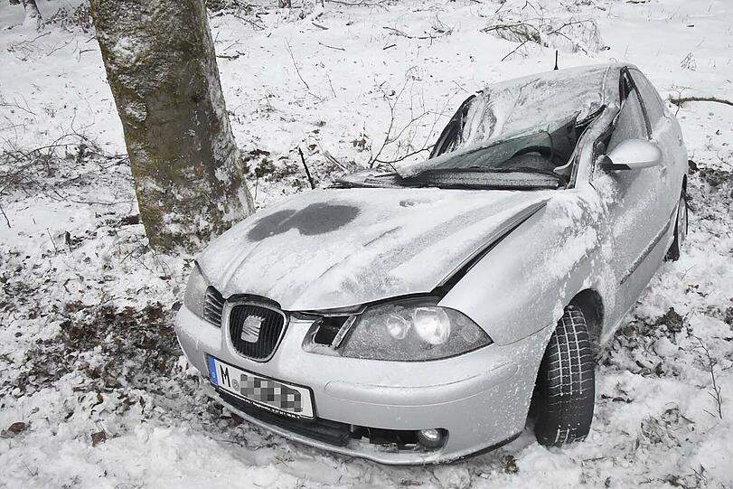 Wie durch ein Wunder blieb die Fahrerin dieses Wracks von größeren Verletzungen verschont.