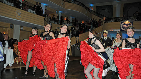 Beim Magnolienball wurden bei der Can-Can Tanzvorführung der Ballettschule Junghanns die Beine geschwungen...
