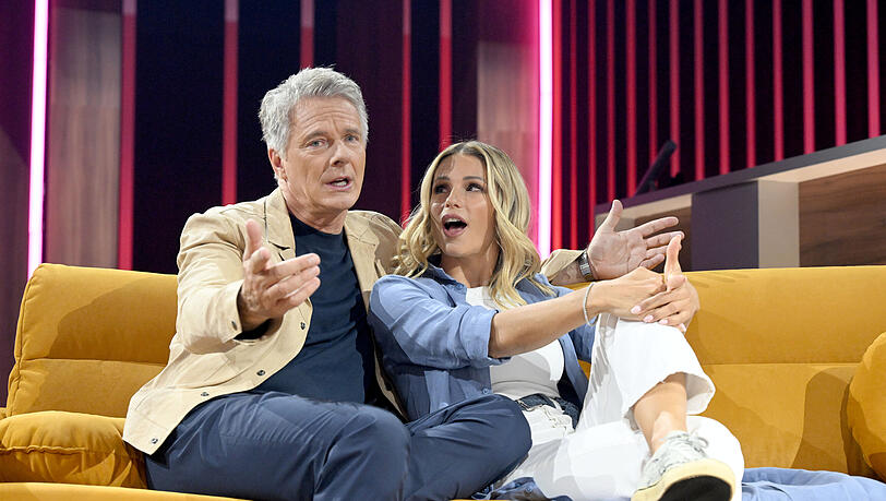 Michelle Hunziker und Jörg Pilawa kennen sich erst seit dieser Woche, dennoch wirkt das Moderatorenduo bei der Probe zur Sat.1-Sendung "Guinness World Records - Die große Show der Weltrekorde" auf dem Bavaria-Film-Gelände sehr vertraut. Michelle Hunziker und Jörg Pilawa kennen sich erst seit dieser Woche, dennoch wirkt das Moderatorenduo bei der Probe zur Sat.1-Sendung "Guinness World Records - Die große Show der Weltrekorde" auf dem Bavaria-Film-Gelände sehr vertraut.