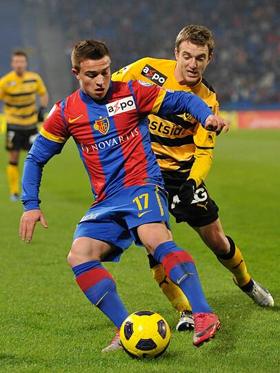 Shaqiri (hier im Super League-Match gegen die Young Boys Bern im Dezember 2010) ist ein Basler Urgewächs. Aus dem Kosovo bereits in frühester Kindheit übergesiedelt, wuchs er im Umfeld der heimlichen Kunst-Hauptstadt der Schweiz auf. Vom zehnten Lebensjahr an durchlief er sämtliche Jugendmannschaften des FC Basel. Für die 2. Mannschaft erzielte er zwischen 2007 und 2009 als Nachwuchsspieler in 19 Drittligaspielen acht Tore.