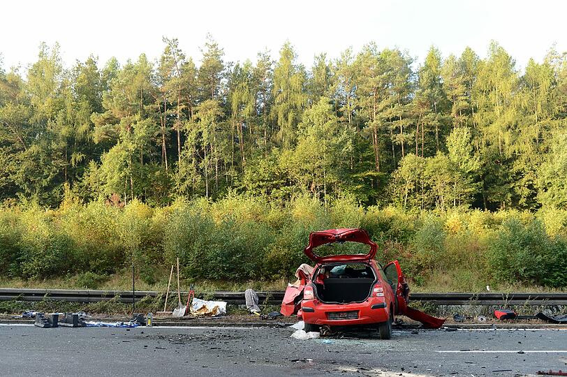Schrecklicher Geisterfahrer-Unfall: Nun ist auch der Beifahrer des Unfallgegners gestorben. Er ist das fünfte Opfer.